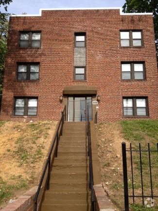 Building Photo - 513 58th St NE