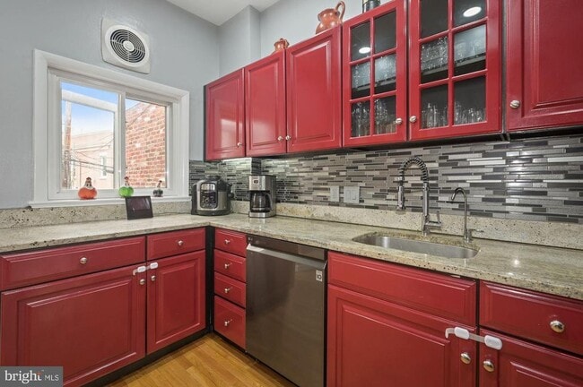 Foto del edificio - 2231 Hall Pl NW