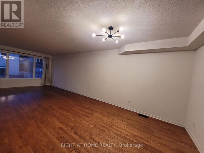 Building Photo - 204 Rolling Meadow Crescent