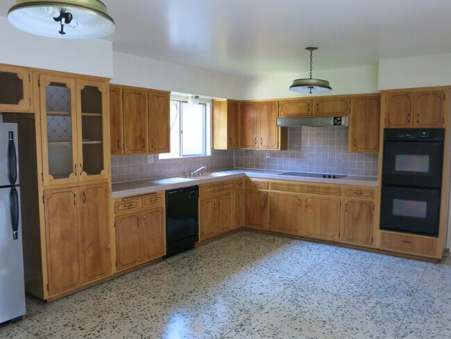 Building Photo - 5140-5142 Catoctin Dr.