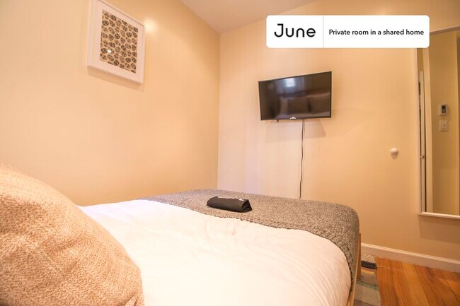 Building Photo - Room in Shared 4 bed/2 bath home in Upper West Side