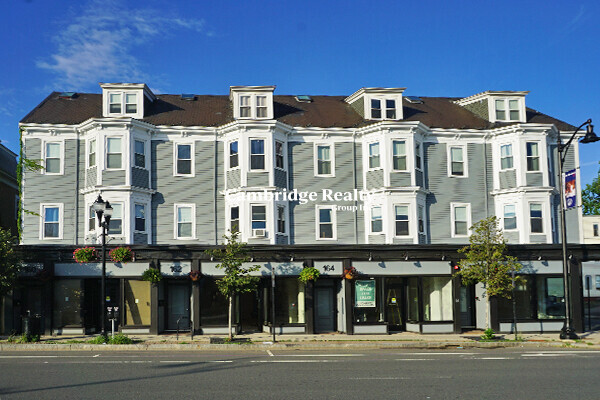 Building Photo - 164 Broadway