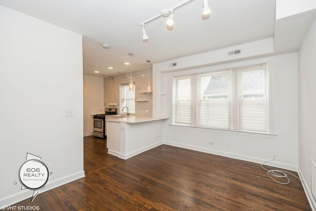 Building Photo - Hot Logan Square Apartments!