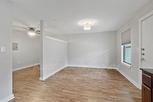 Foto del edificio - 924 E 51st St