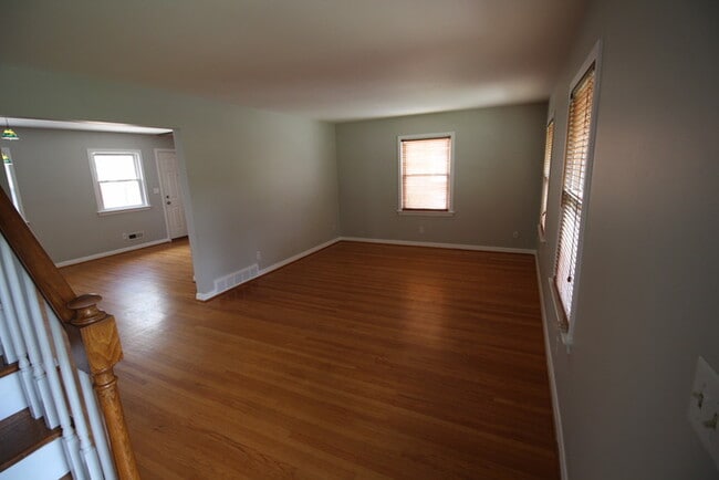 Building Photo - Four bedroom home just minutes from downto...