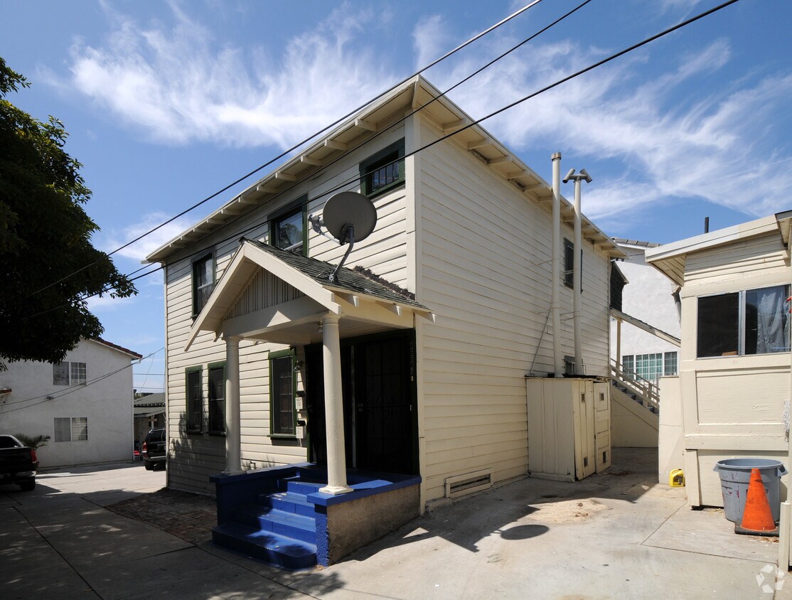 Building Photo - 4660-4664 1/2 La Mirada A