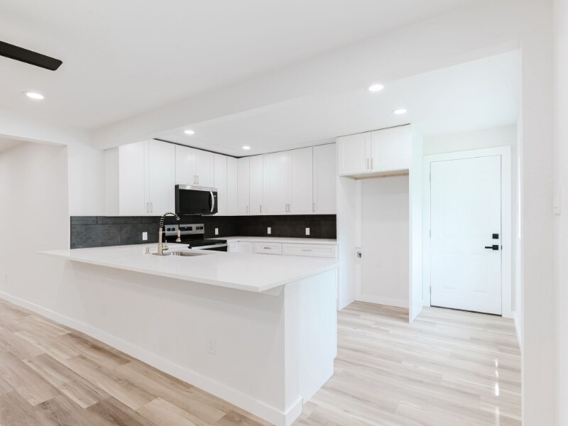Foto principal - 126 E Scotland Dr