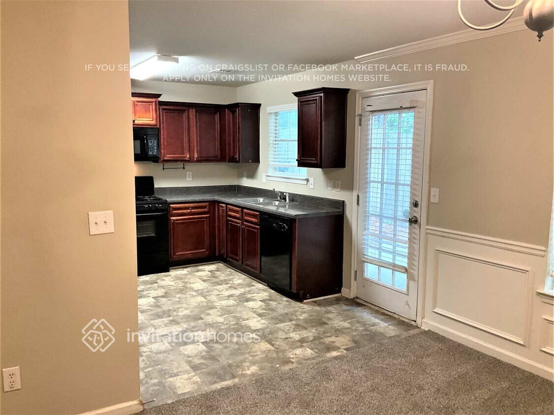 Foto del edificio - 107 Hidden Creek Dr