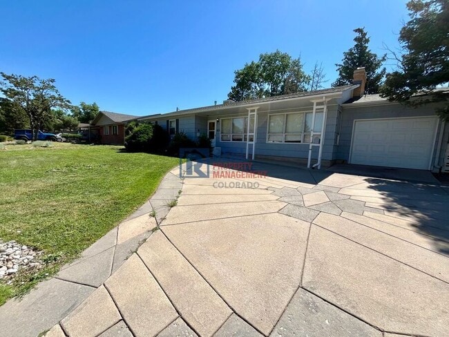 Building Photo - 919 Panorama Dr
