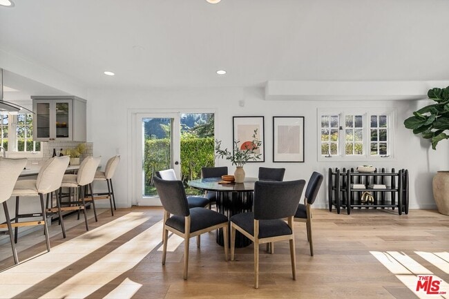 Building Photo - 7560 Devista Dr