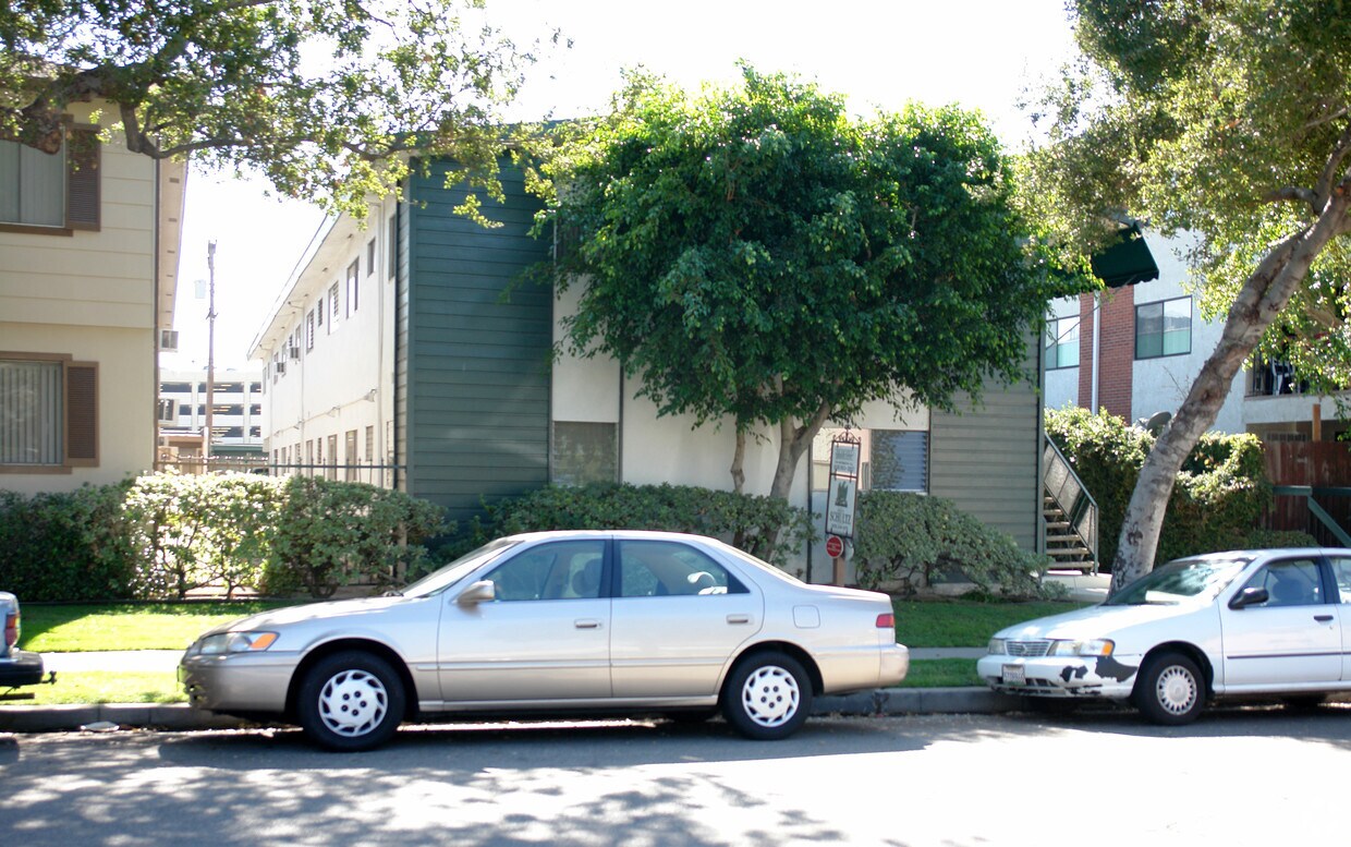 Building Photo - bur322