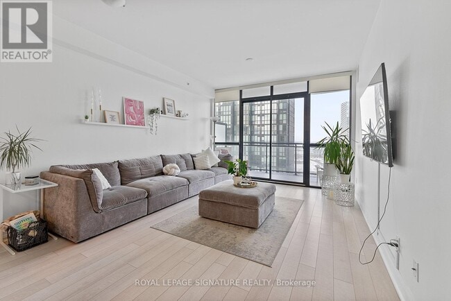 Building Photo - 2900 Hwy 7