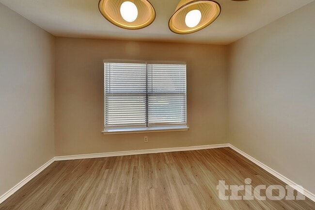 Building Photo - 8015 Chestnut Barr Dr