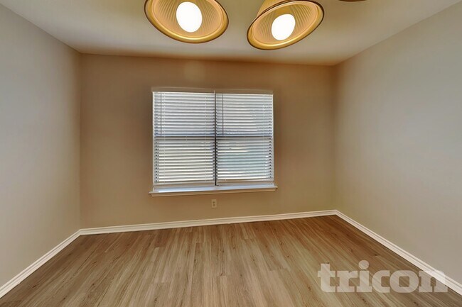 Foto del edificio - 8015 Chestnut Barr Dr