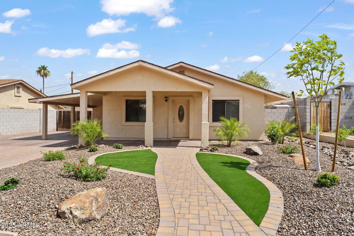 Foto principal - 744 E Meadow Ln