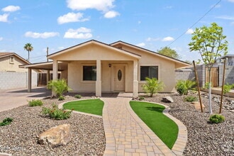 Building Photo - 744 E Meadow Ln