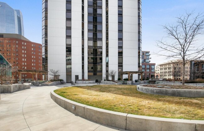 Building Photo - FULLY FURNISHED option!!! Modern 1-bedroom...