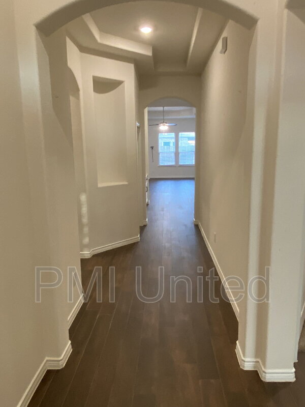 Foto del edificio - 2920 Brady Starr Dr