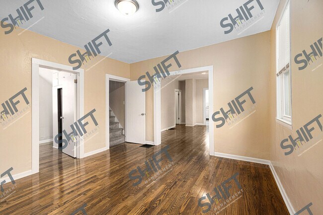 Building Photo - 1001 Watson - Cozy 3 Bedroom!