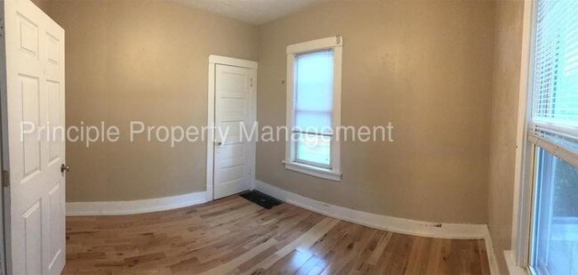 Building Photo - Small Home in Central Peoria