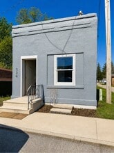 Building Photo - 334 Center St