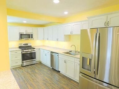 Building Photo - 671 Shady Dr E