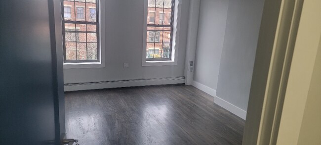 Building Photo - 62A Hull St