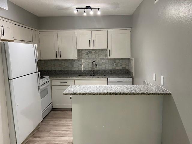 Building Photo - 9852 Brockbank Dr