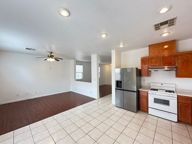Building Photo - ELDORADO WARM SPRINGS AT PINNA