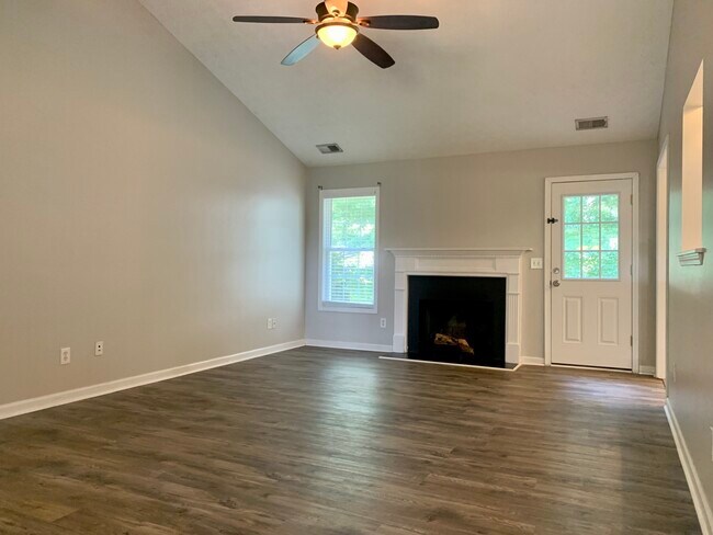 Building Photo - 572 Saddle Ridge Dr