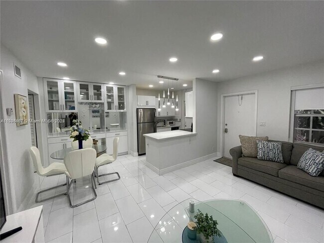 Foto del edificio - 1407 NE 56th St