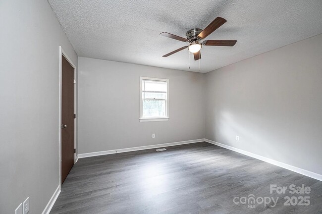 Foto del edificio - 1051 3rd St SE