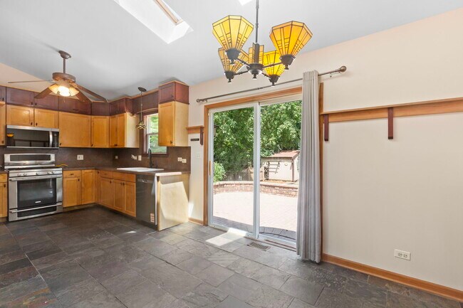 Foto del edificio - 729 Creek Bend Ln