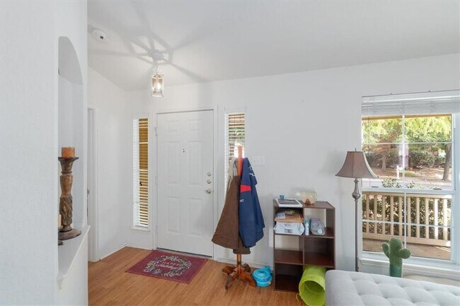 Building Photo - 140 Steele