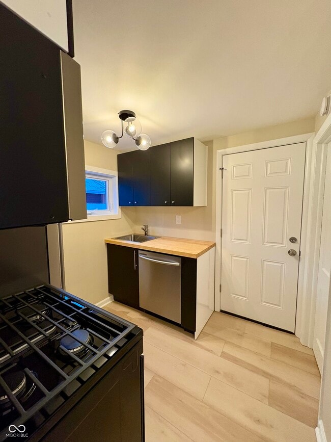 Building Photo - 728 S Broadway St