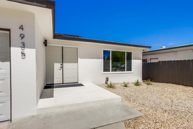 Foto del edificio - 4937 Curry Dr