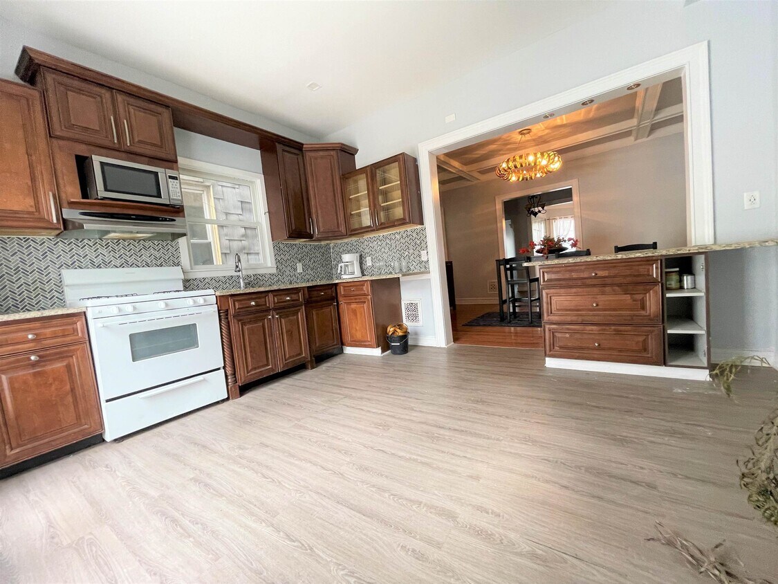 131 Randolph Ave, Jersey City, NJ 07305 House Rental in Jersey City