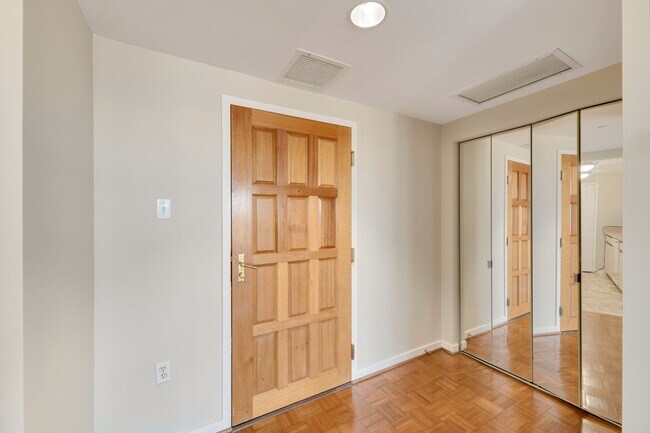 Entry - 1530 Key Blvd