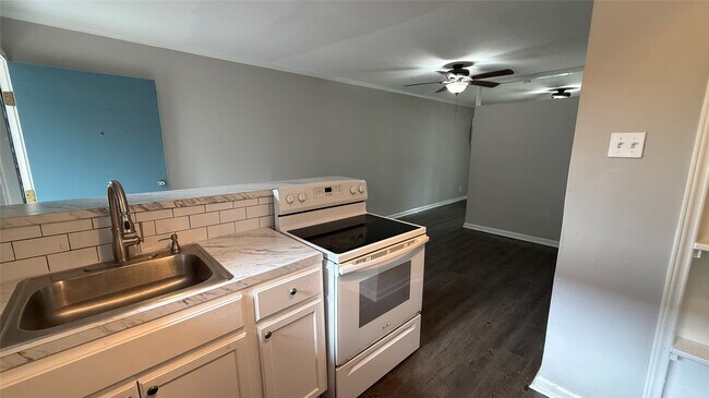 Building Photo - 1660 Richmond Ave.