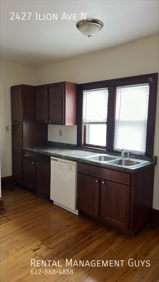 Building Photo - Stunning 3 Bedroom! Available Immediately!