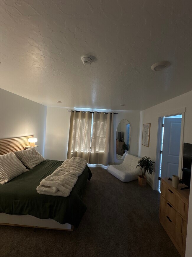 Foto del edificio - 1744 E Albion Dr