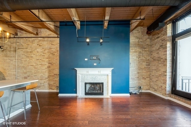 Building Photo - 375 W Erie St