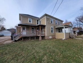 Building Photo - 226 Center St