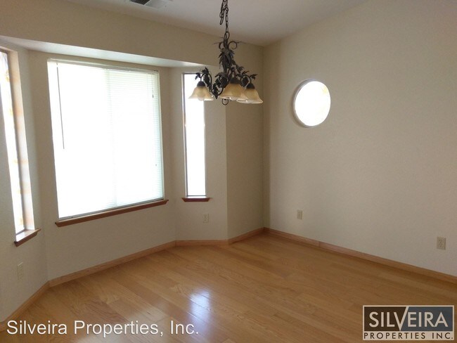 Foto del edificio - 870 Firefox Dr