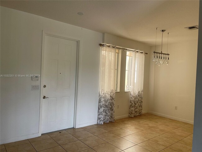 Building Photo - 3055 NW 126th Ave