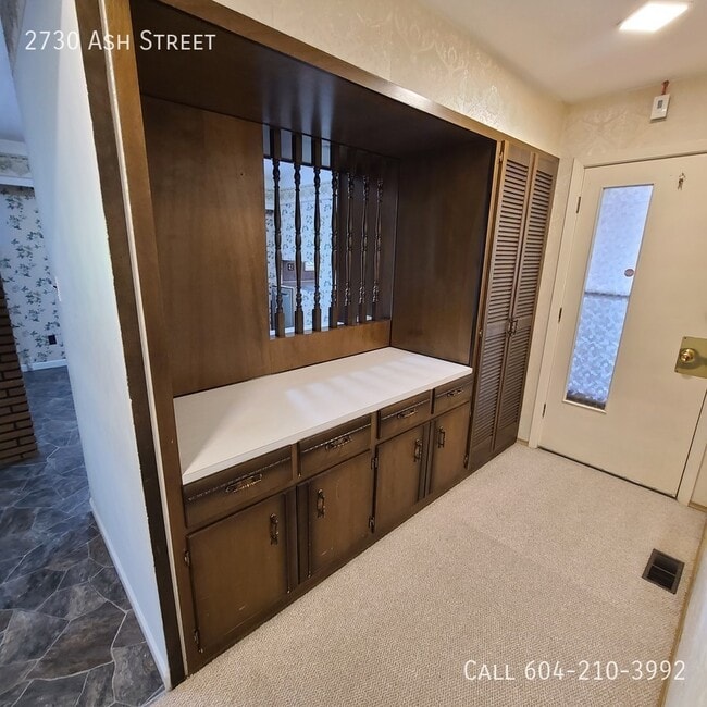 Photo du bâtiment - 4 Bedroom Corner Lot Home in Abbotsford!