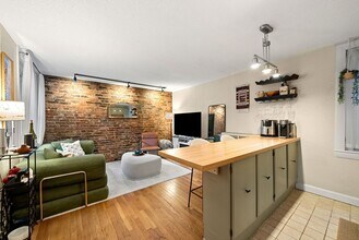 Building Photo - 10 Henchman St