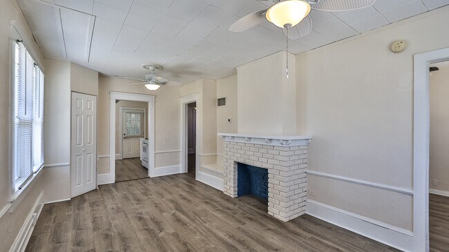 Sala de estar - 201 N Wild Olive Ave