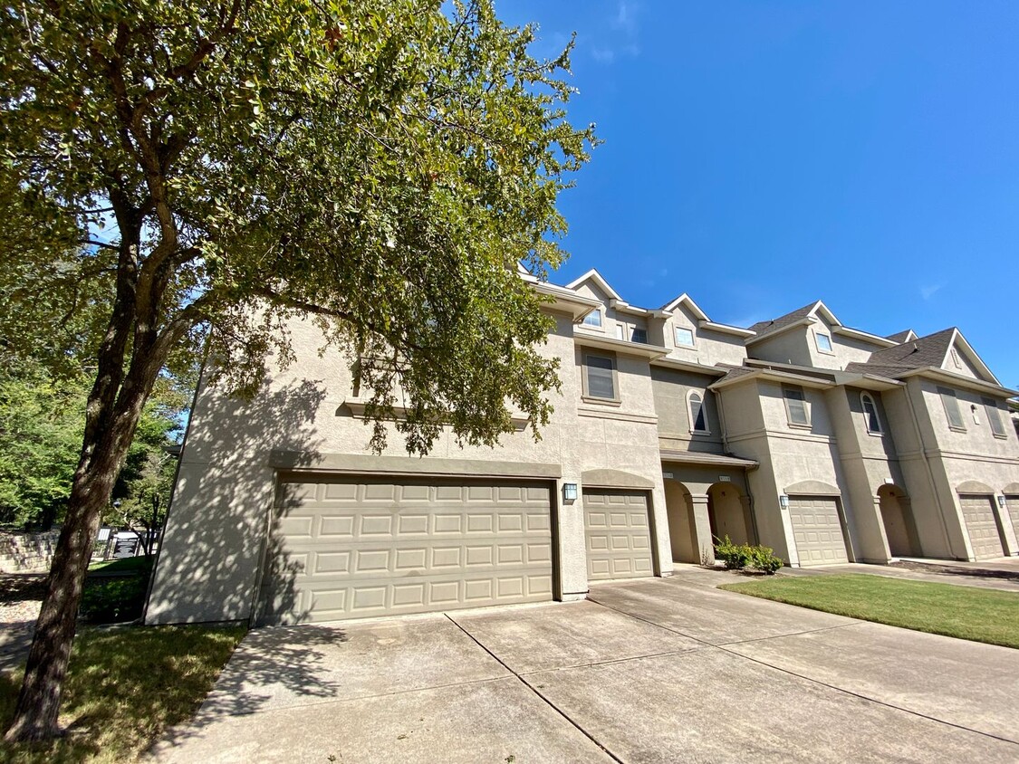 Foto principal - Luxury Living in Northwest Austin: Your Dr...