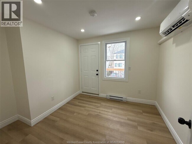 Photo du bâtiment - 786 Chatham St E